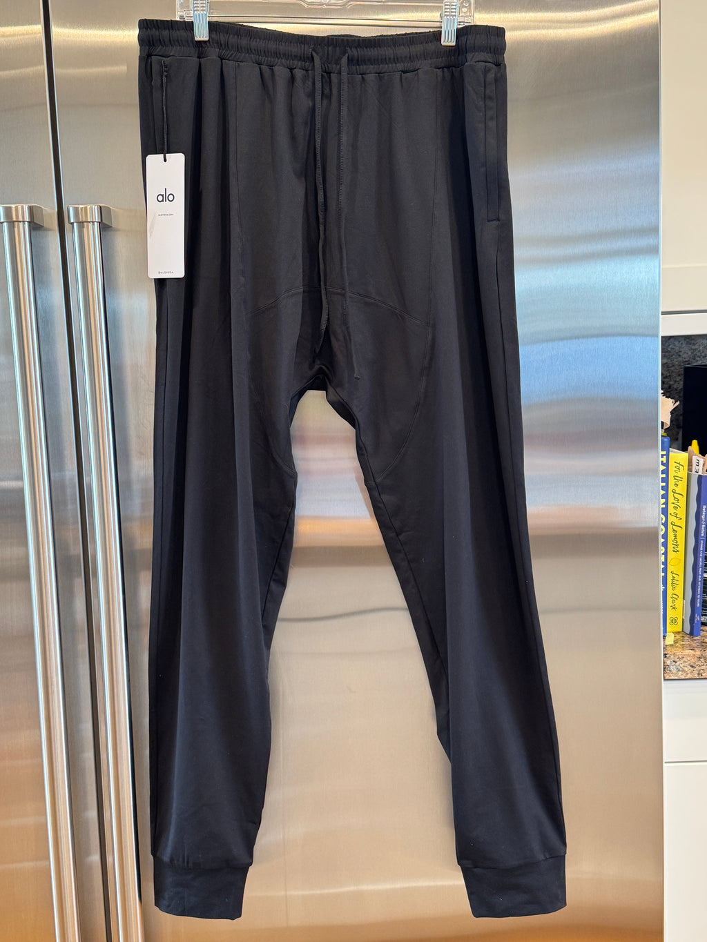 Alo Yoga Conquer Revitalize Black Joggers