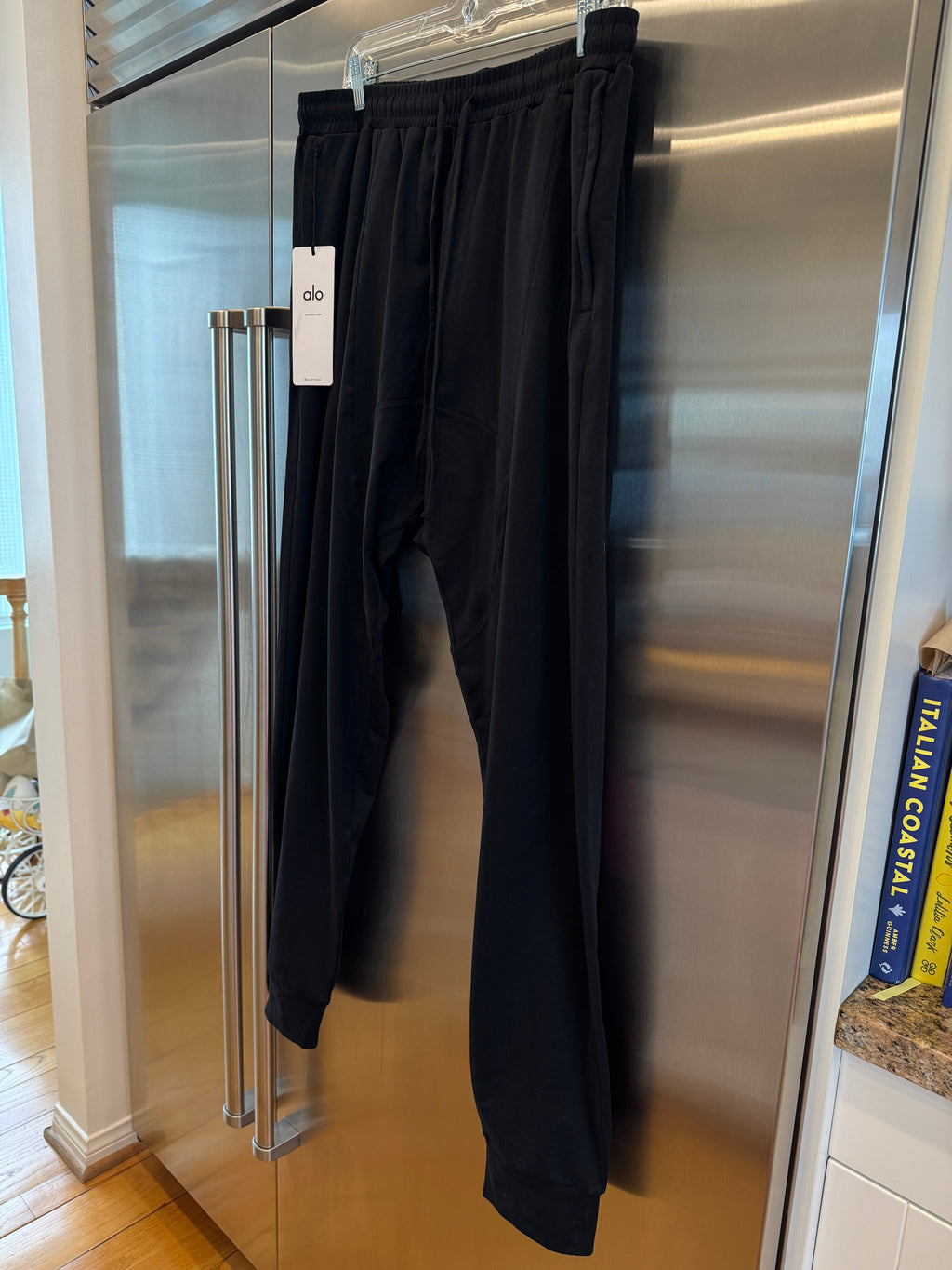 Alo Yoga Conquer Revitalize Black Joggers