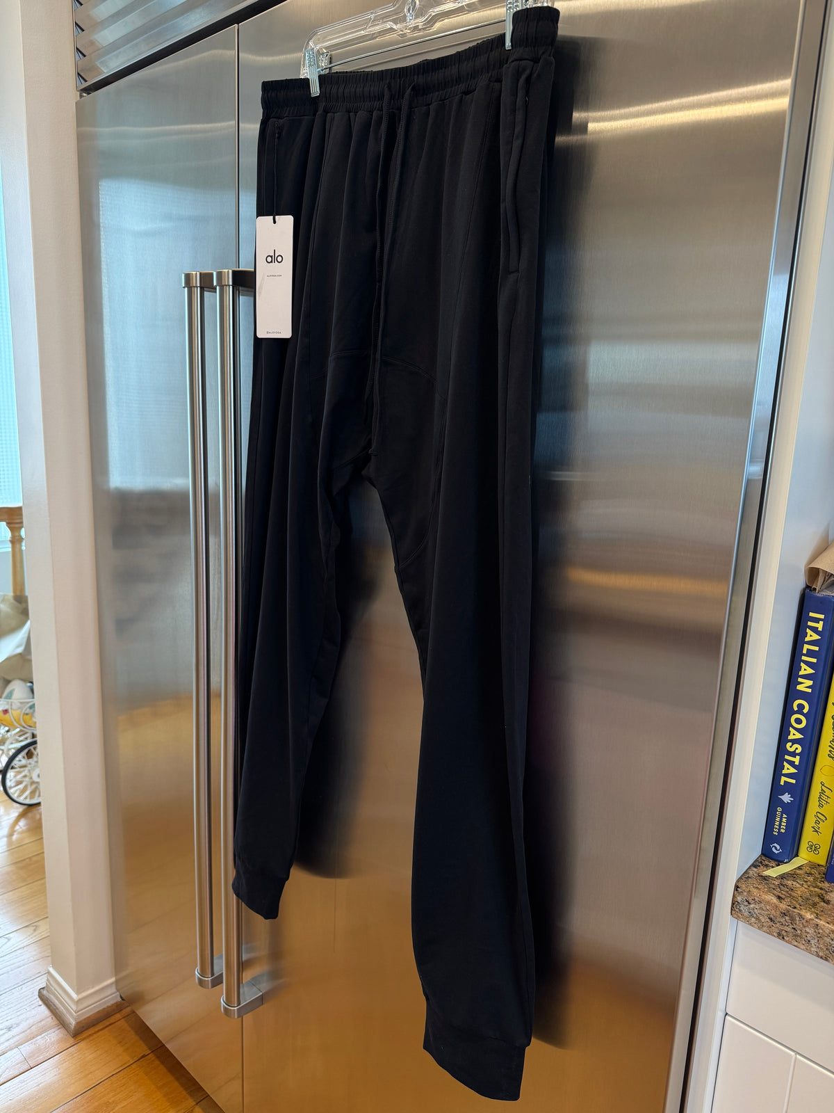 Alo Yoga Conquer Revitalize Black Joggers