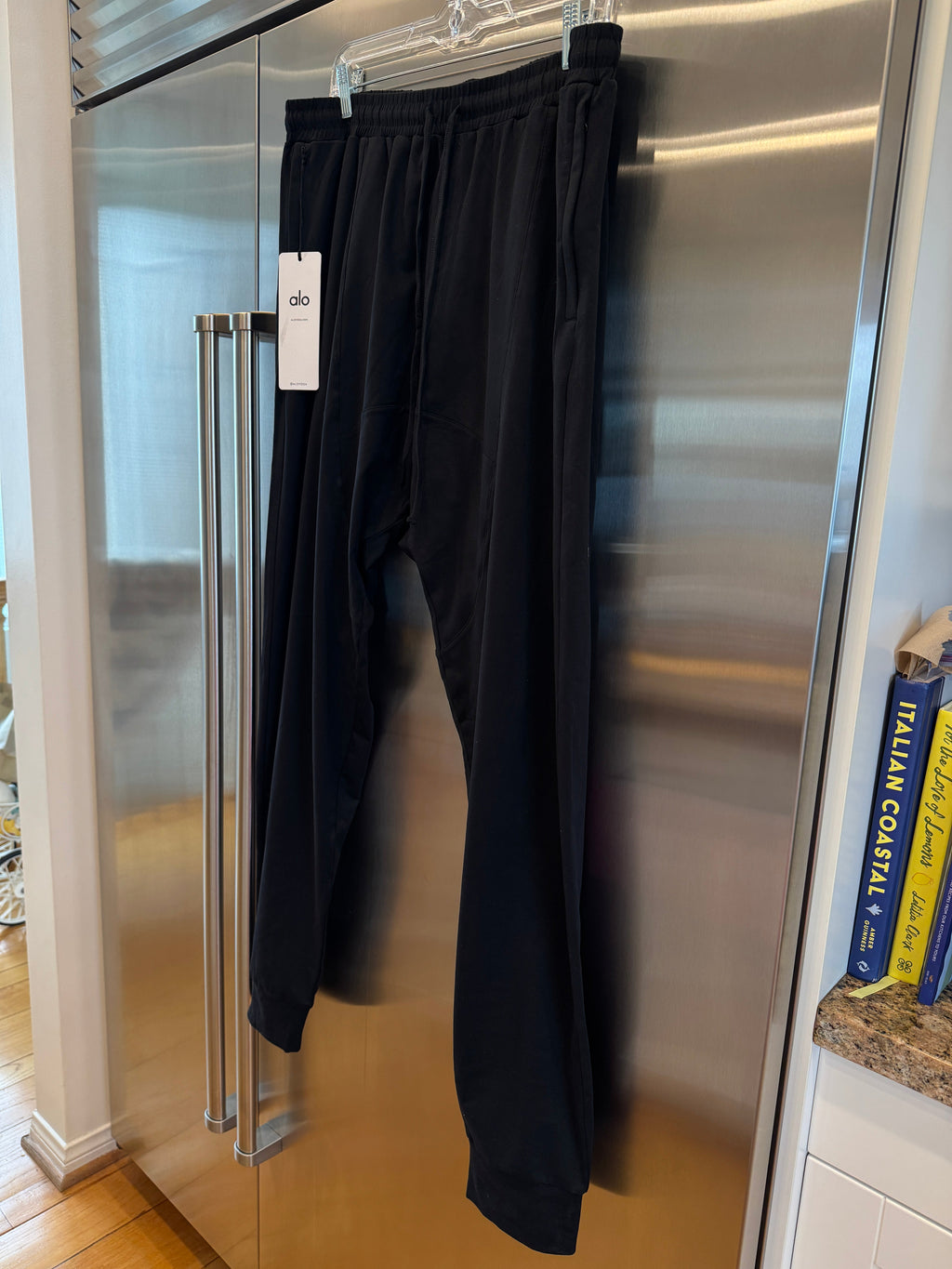 Alo Yoga Conquer Revitalize Black Joggers