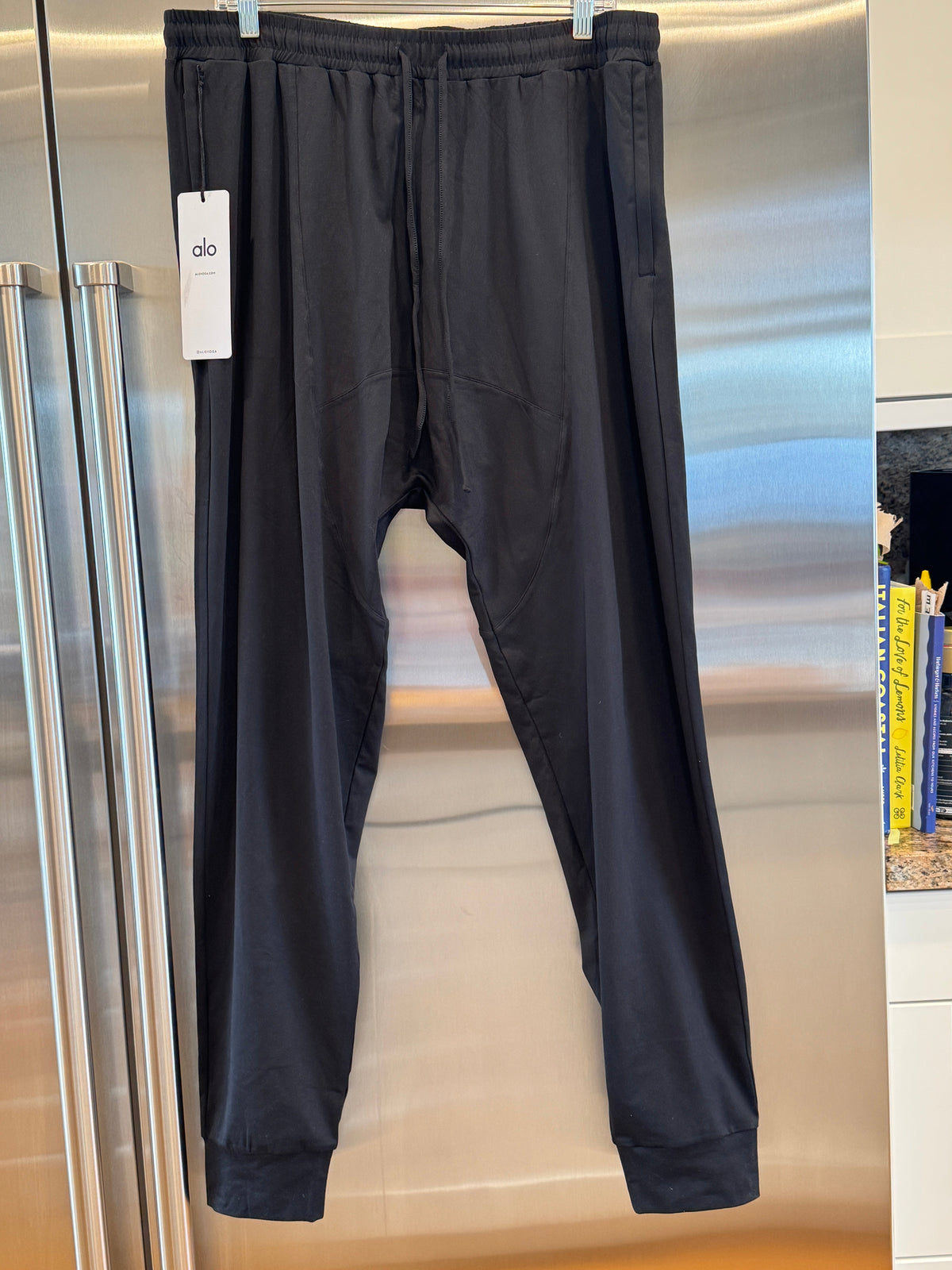 Alo Yoga Conquer Revitalize Black Joggers