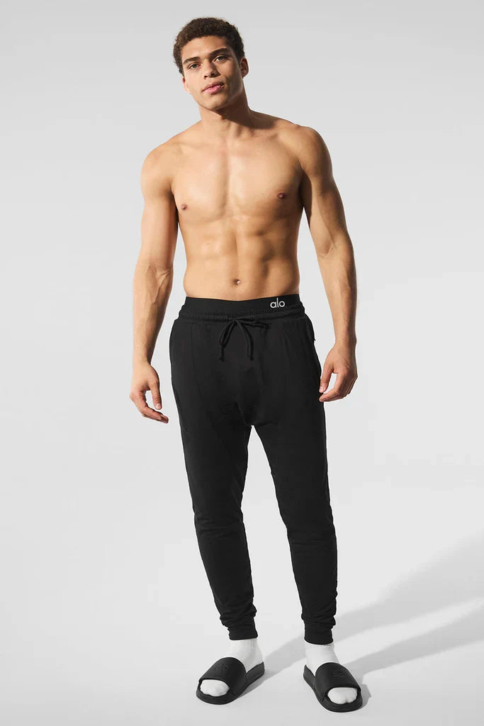 Alo Yoga Conquer Revitalize Black Joggers